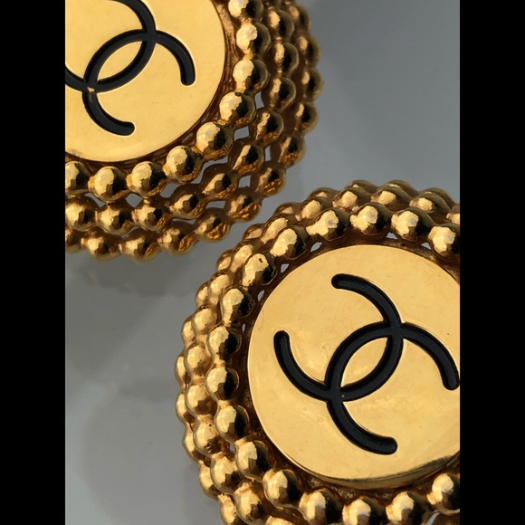 Vtg 80’s CHANEL RARE CC Logo Lrg Clip On Earrings - Picture 4 of 9